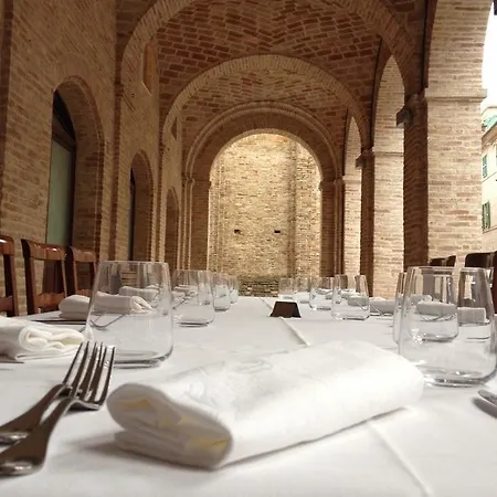 Hotel Le Logge Urbisaglia